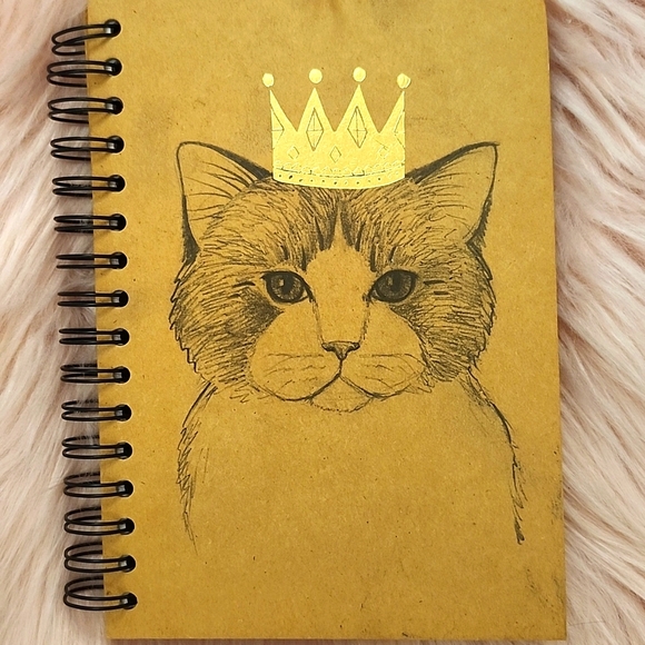 Brand New CHASING LOLA "QUEEN CROWN" CAT 🐈 NOTEBOOK - Picture 1 of 3
